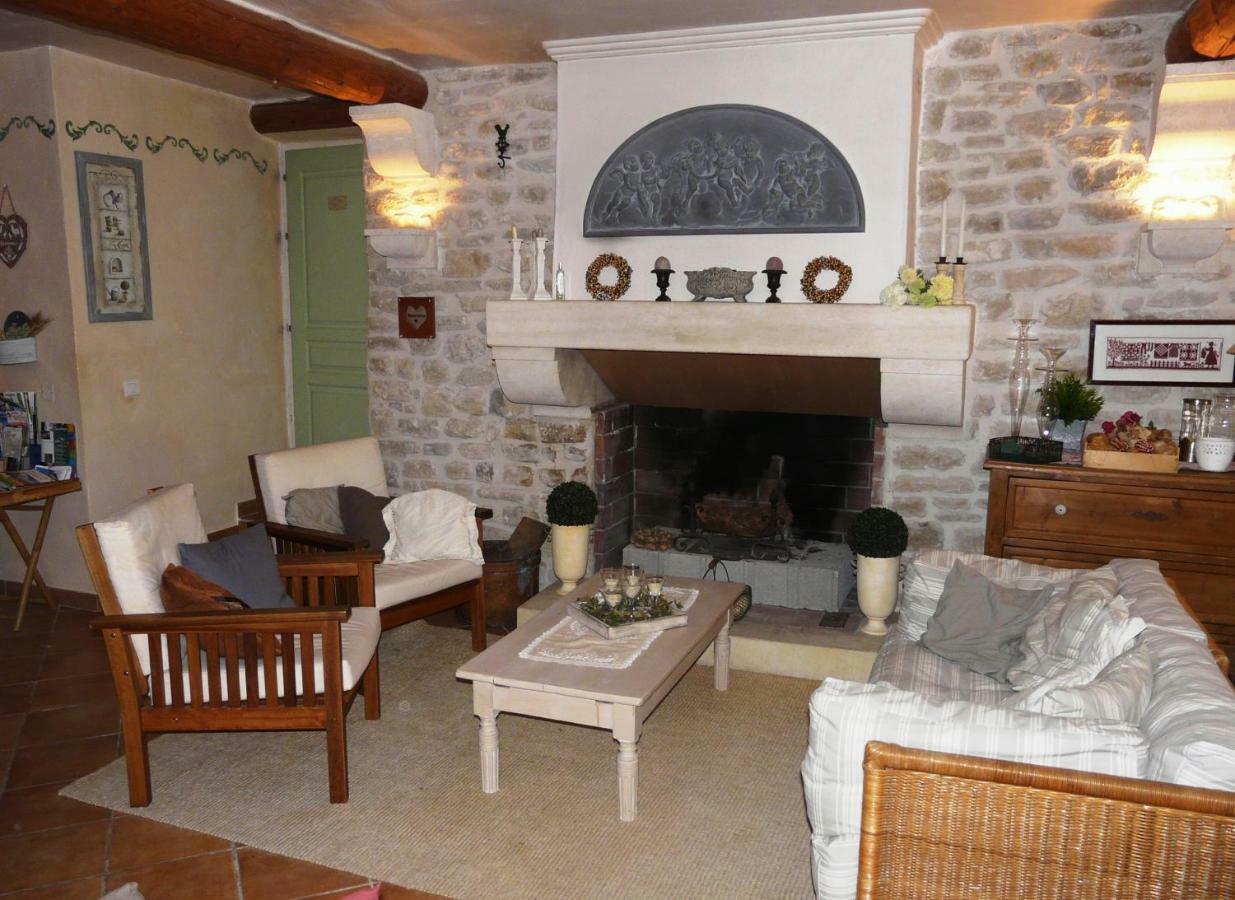 Bed and Breakfast La Capucine Lagnes Экстерьер фото